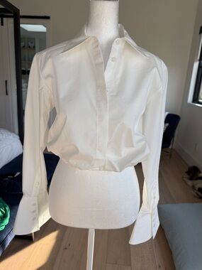 SIMKHAI Classic White Top